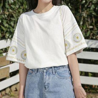 Pattern Embroidered Short-sleeve Blouse