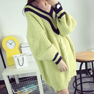 Loose-fit V-neck Cable Knit Dress