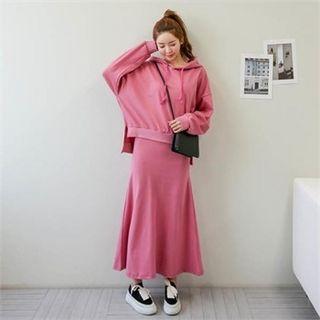 Set: Hooded Dip-back Sweatshirt + Slit-back A-line Skirt