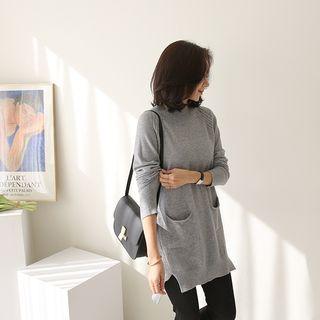 Round-neck Pocket-detail Long Knit Top