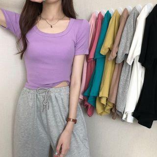 Short-sleeve Scoop-neck Fitted T-shirt