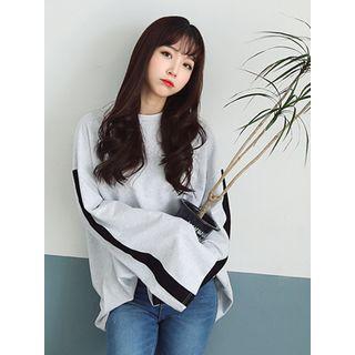 Wide-sleeve Contrast-trim T-shirt