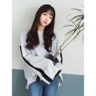 Wide-sleeve Contrast-trim T-shirt