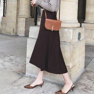 Dip-back Knit Midi A-line Skirt
