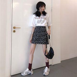 Elbow-sleeve Lettering T-shirt / Animal Print Mini Skirt