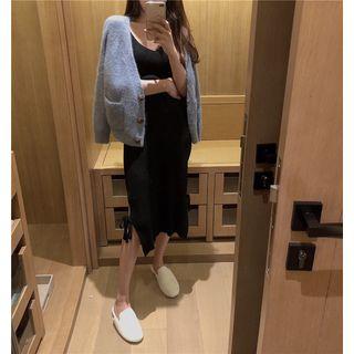 Sleeveless V-neck Tie-hem Midi Knit Dress