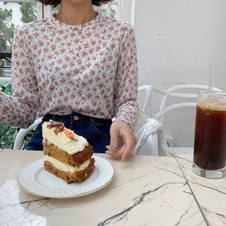 Crew-neck Floral Textured T-shirt