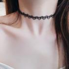 Wavy Lace Choker