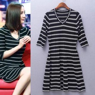 Elbow-sleeve V-neck Knit Dress
