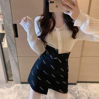 Button-down Light Knit Top / Asymmetric Lettering Mini Skirt