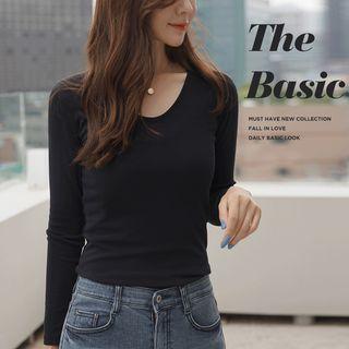 Basic V-neck Slim-fit T-shirt