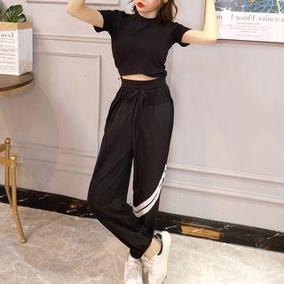 Short-sleeve Crop T-shirt / Striped Sweatpants / Set
