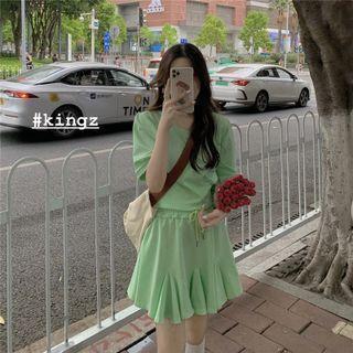 Set: Short-sleeve T-shirt + A-line Skirt Set - T-shirt - Green - One Size / A-line Skirt - Green - One Size