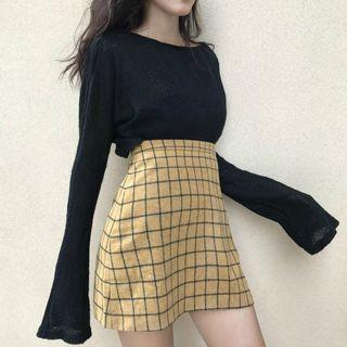Long-sleeve T-shirt / Plaid A-line Skirt