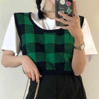 Short-sleeve T-shirt / Plaid Sweater Vest