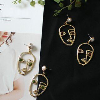 Pearl Face Statement Earring