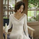 V-neck Lace Trim Thermal Long-sleeve Top / Lace Trim Leggings / Set