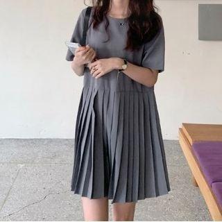 Round-neck Short-sleeve Accordion Pleat Dress Gray - One Size