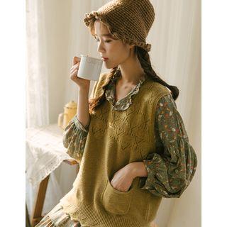 Scallop-hem Punched Sleeveless Knit Top