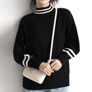 Contrast Lining Mock-neck Sweater