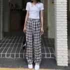 Short-sleeve Plain T-shirt / Plaid Straight-cut Pants