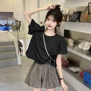 Short-sleeve Textured T-shirt / Puffy Shorts