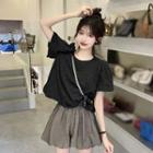 Short-sleeve Textured T-shirt / Puffy Shorts