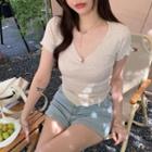 Short-sleeve Wood Ear Trim V-neck Cropped T-shirt