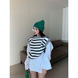 Striped Cropped Knit Vest / Plain T-shirt