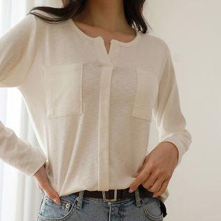 Notch-neck Dual-pocket T-shirt