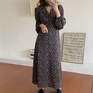 Long-sleeve V-neck Floral Midi Dress Floral - Black & Pink - One Size