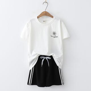 Set: Short-sleeve T-shirt + Striped Side Shorts
