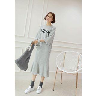 Set: Lettering Dip-back Top + Ruffle-hem Skirt