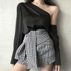 Long-sleeve Off-shoulder Top / Gingham Tied Shorts