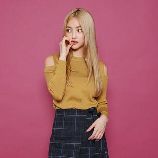 Crewneck Cutout-shoulder Knit Top