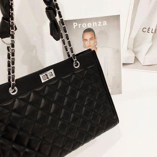 Chain-strap Quilting Tote Black - One Size