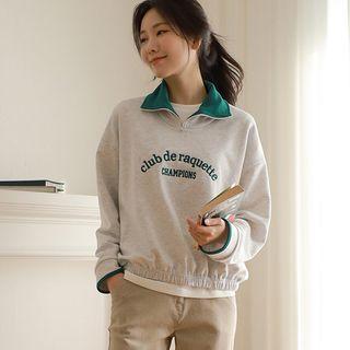 Contrast-collar Letter Zipped Sweatshirt
