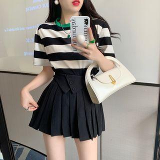Short-sleeve Striped T-shirt / Asymmetrical Pleated A-line Skirt