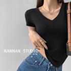 V-neck Cropped Light T-shirt