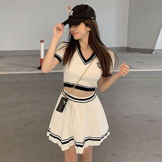 Short-sleeve Crop Top / Pleat Skirt