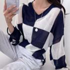 Long-sleeve V-neck Checkered Knit Top