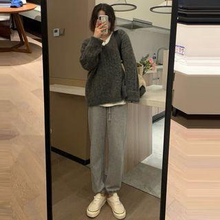 V-neck Cable Knit Sweater / Plain T-shirt / Drawstring Sweatpants / Set