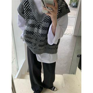 Plaid Sweater Vest / Long-sleeve Plain T-shirt