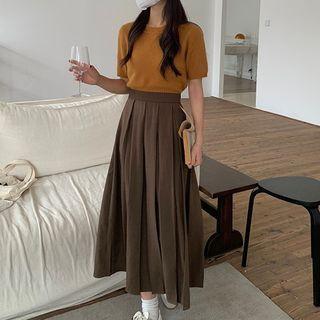 Short-sleeve Top / Pleated Midi A-line Skirt