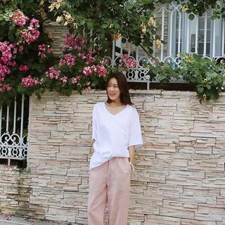 V-neck Plain Cotton T-shirt White - One Size
