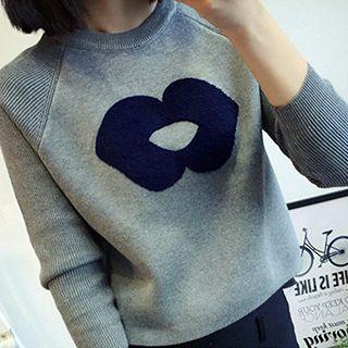 Lips Applique Cropped Sweater