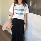 Short-sleeve Lettering T-shirt / Pleated Midi Skirt