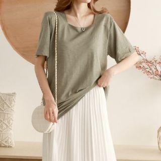 Square-neck Loose-fit T-shirt