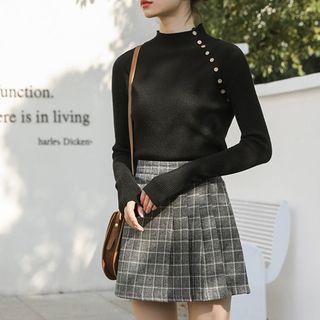 Diagonal Trim Buckle Knit Top
