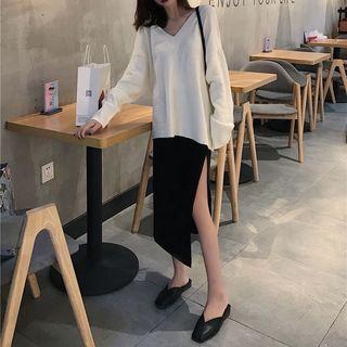 Plain V-neck Long-sleeve Loose-fit Knit Top / Plain Slim-fit Skirt